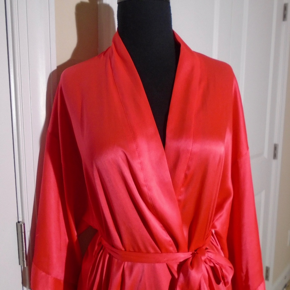 Victoria's Secret Red Satin Short Kimono Robe S/M - Picture 2 of 8